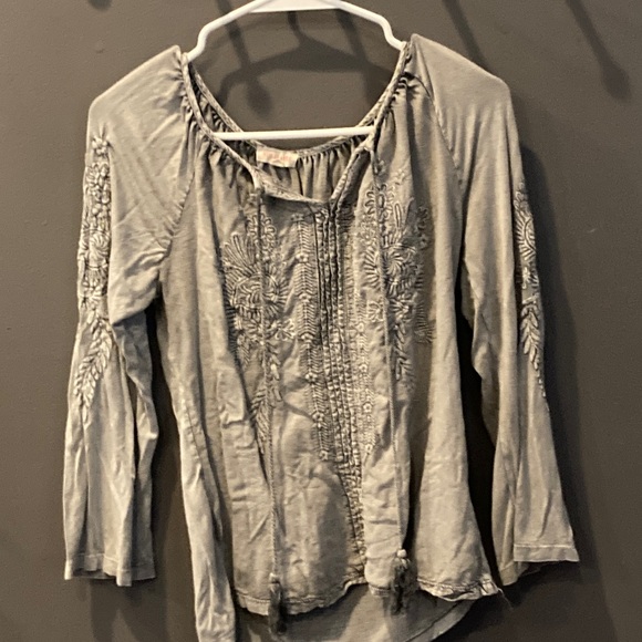 Solitaire size small gray embroidered long sleeve top Great condition - Picture 1 of 9
